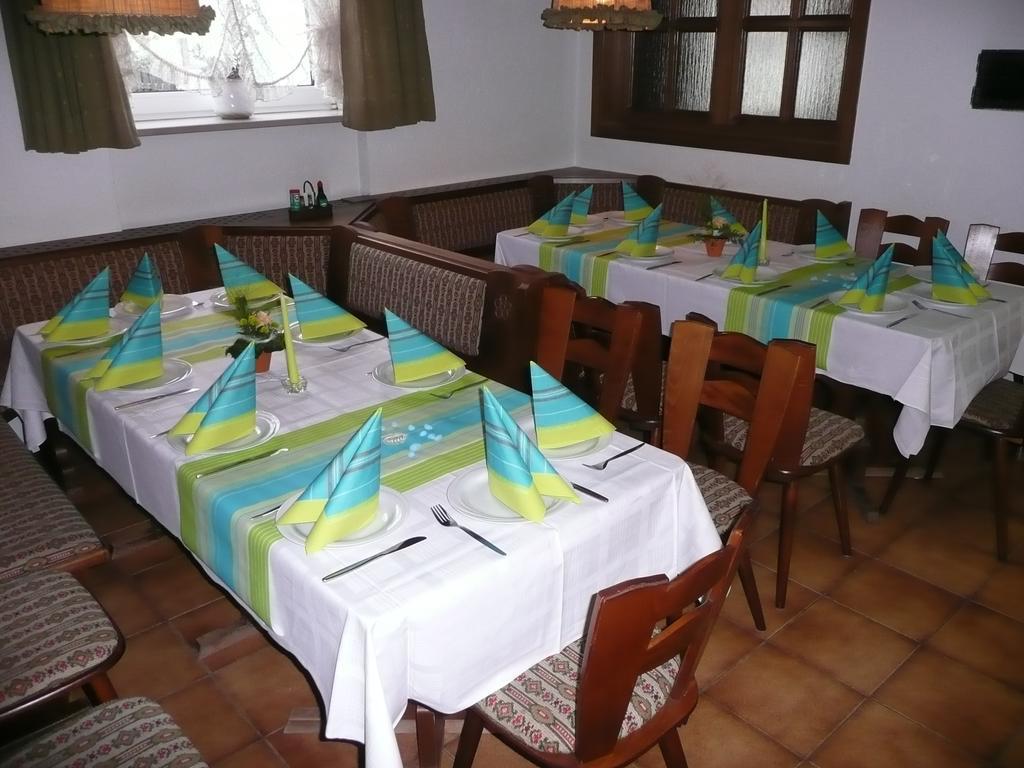 Hotel Zum Schwarzen Bären Vohenstrauss Exterior foto