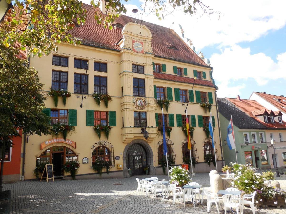 Hotel Zum Schwarzen Bären Vohenstrauss Exterior foto